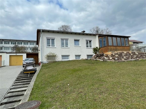 VERKAUFT! solides Einfamilienhaus auf großem Grundstück - Kirchberg v. Wald