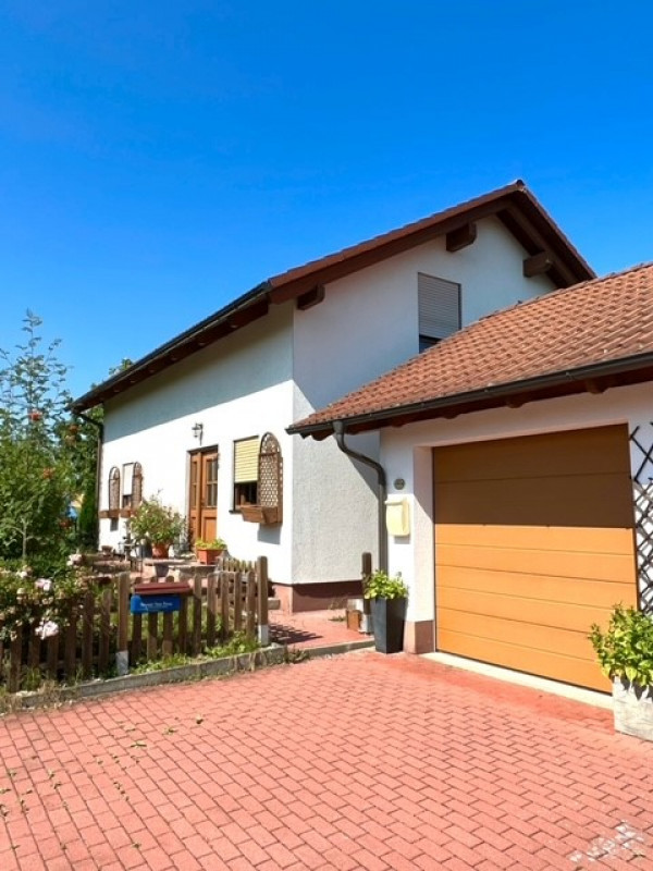 VERKAUFT! Einfamilienhaus, ruhig in Vilshofen, schöner Garten, kl. Außenpool und Pergola