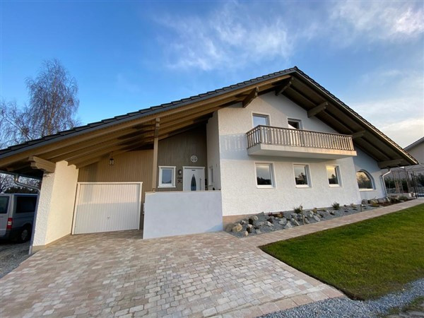 VERKAUFT! Schmuckstück auf dem Land! mod., großz. Einfamilienhaus (ELW mögl.) in kleinem Weiler