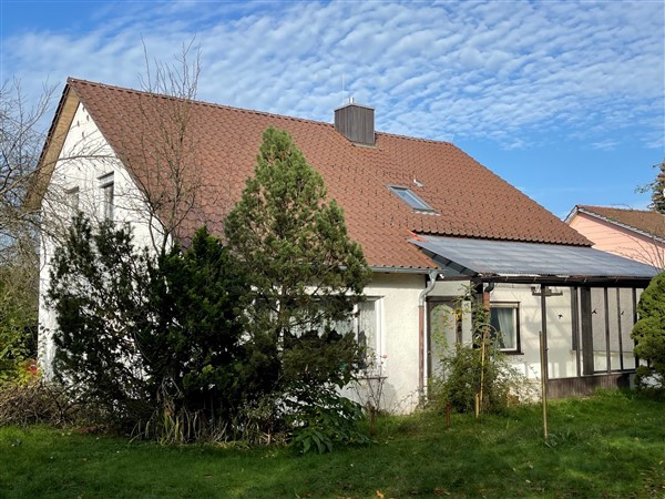 charmantes EFH aus den 60er-Jahren mit viel Platz und großem Garten, direkt in Vilshofen
