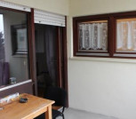 großer überdachter Balkon