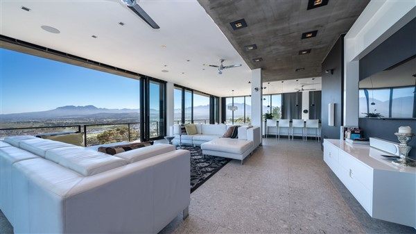 SÜDAFRIKA Gordons Bay: spektakuläre, moderne Villa (3 Wohnungen) thront über dem Meer