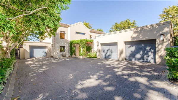 VERKAUFT! SÜDAFRIKA wunderbare Lage, großzügiges modernes Wohnhaus, Privat-Estate, Somerset W.