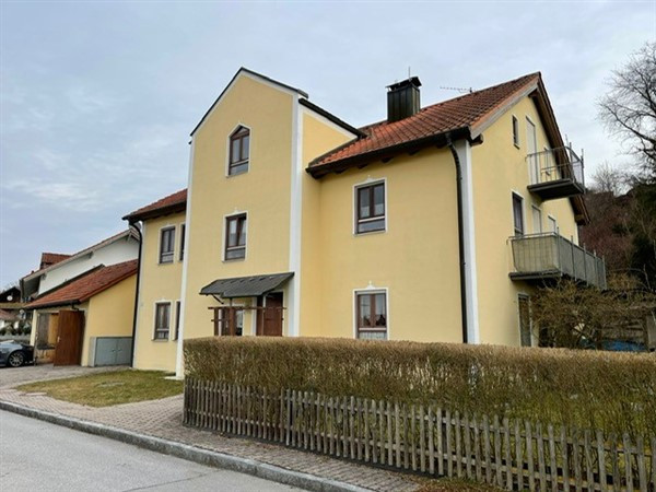 attraktives Investment! grundsolides MFH in Top-Zustand und ruhiger Lage, 3 WE, gut vermt.
