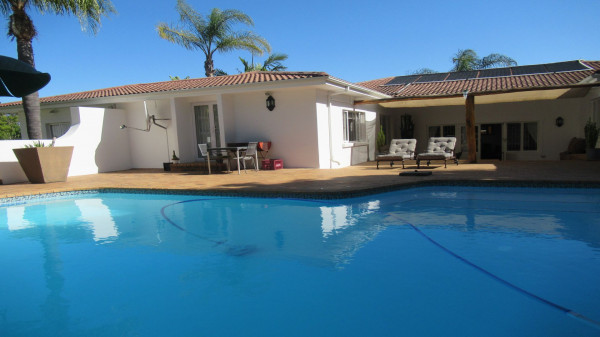 SÜDAFRIKA Solides, charaktervolles EFH in Parel Vallei/ Somerset West