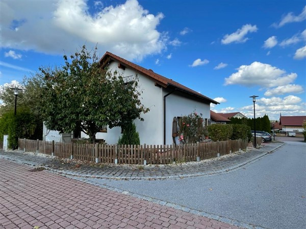 schönes Einfamilienhaus m. traumh. Garten (m. Hühner- und Hasenställen), ruhige Randlage in Siedlung