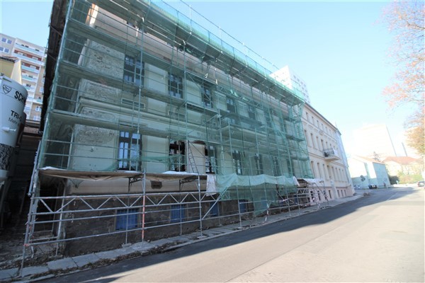 VERMIETET! Wohnen am Lennépark - modern sanierte 2 Zi. Altbauwohnung im 2. OG mit Balkon, ca. 61 m²