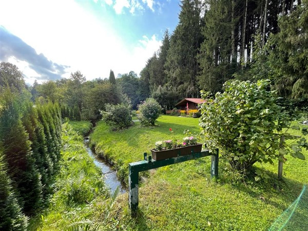 VERKAUFT! wunderschönes Freizeitgrundstück mit Bachlauf, Hütte am Waldrand