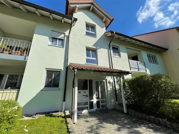 schöne, gepflegte 2-Zimmer-Wohnung im DG, mit Einzelgarage - gute Lage