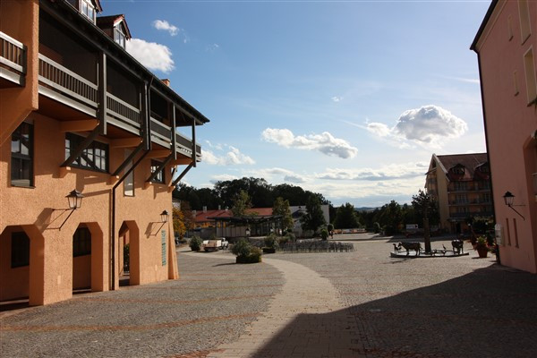 ab sofort frei: neu renov. Appartement in Bad Griesbach mit Balkon (mit Thermenzugang) - neue Küche