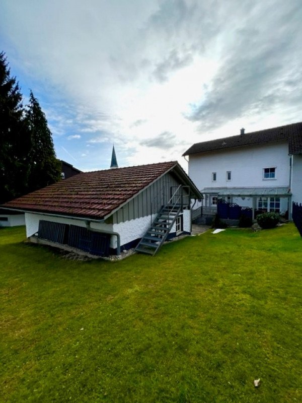 modernisierte geräumige DHH in Schöllnach!