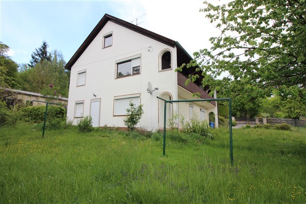 VERKAUFT! älteres Wohnhaus, ZFH oder Mehrgen.haus möglich, viel Platz