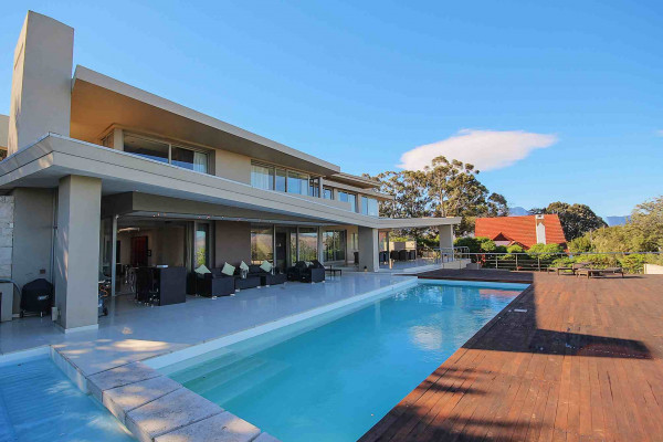 VERKAUFT! SÜDAFRIKA - Knightsview (Somerset West) - moderne Traum-Villa mit Meerblick