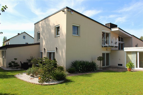 VERKAUFT! Architekten-Haus in toller Lage: schönes Wohnen und Arbeiten mit Praxis