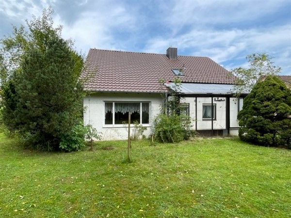 charmantes EFH aus den 60er-Jahren mit viel Platz und großem Garten, direkt in Vilshofen
