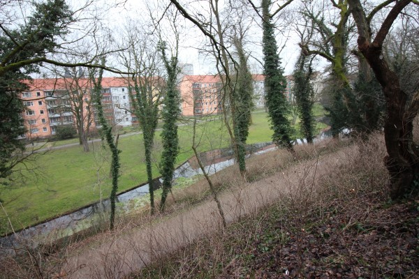 VERMIETET! Wohnen am Lennépark - modern sanierte 3 Zi. Altbauwohnung im 2. OG mit Balkon, ca. 85 m²