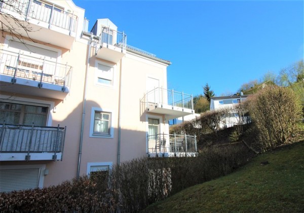 VERKAUFT! gepflegte 2-Zimmer-Wohnung mit Balkon und TG-Stellplatz - ruhige Lage Passau-Innstadt